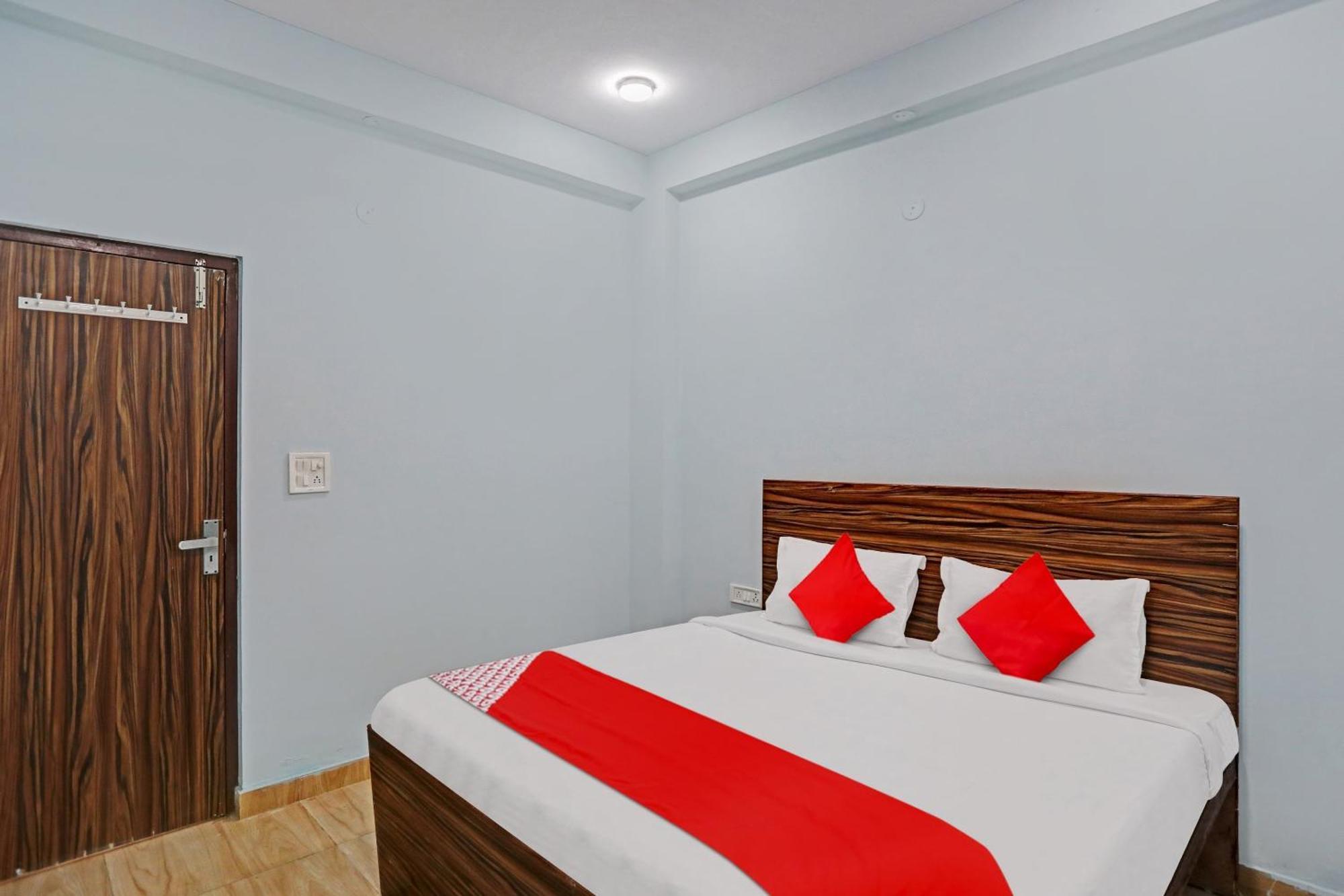 Hotel O Surya Gold Guest House Najafgarh 外观 照片