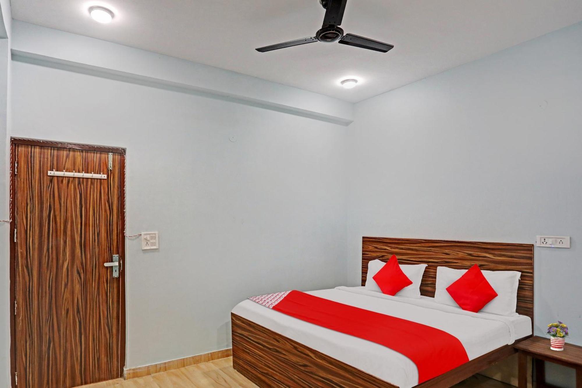Hotel O Surya Gold Guest House Najafgarh 外观 照片