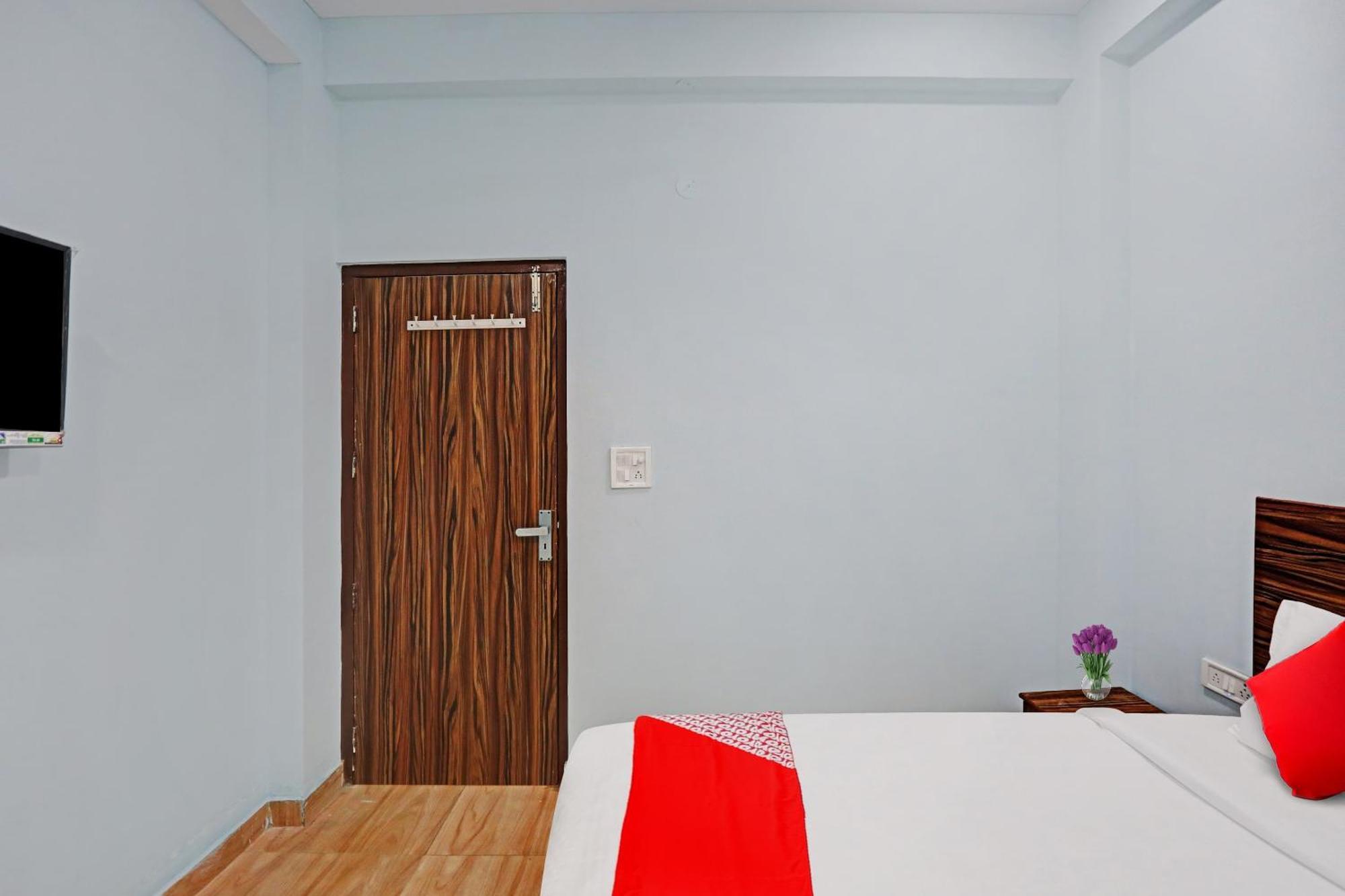 Hotel O Surya Gold Guest House Najafgarh 外观 照片