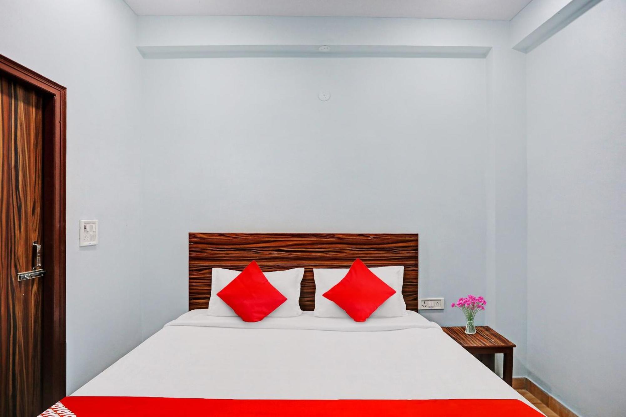 Hotel O Surya Gold Guest House Najafgarh 外观 照片